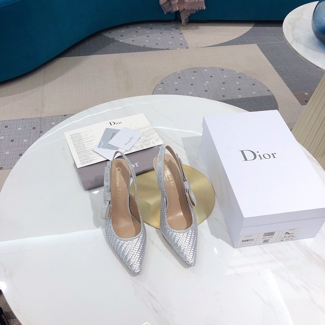 代购级别 Dior/迪奥 2020春款编织羔羊水钻跟鞋 鞋面：采用台湾真空压流技术 内里：纯绵羊皮里 不打皱 侧面：弹力松紧带 大底：意大利A级牛皮底 颜色：银/黑 跟高：平底/6.5cm/9.5cm Size：34-41