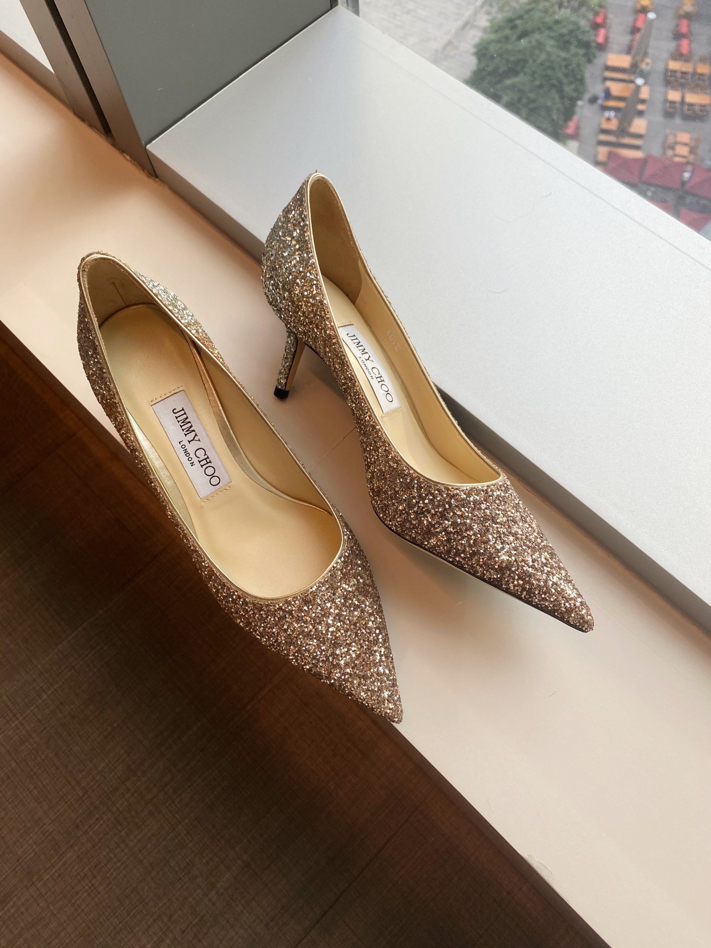 Jimmy Choo 跟高6.5cm 尖头、浅口、鞋面粗细拼接 鞋面：高密度格丽特 内里：进口全粒面水晶羊皮 大底：真皮大底 跟高： 平底1.0cm 中跟6.5cm 高跟8.5cm /尺寸信息./ SIZE ：35-40