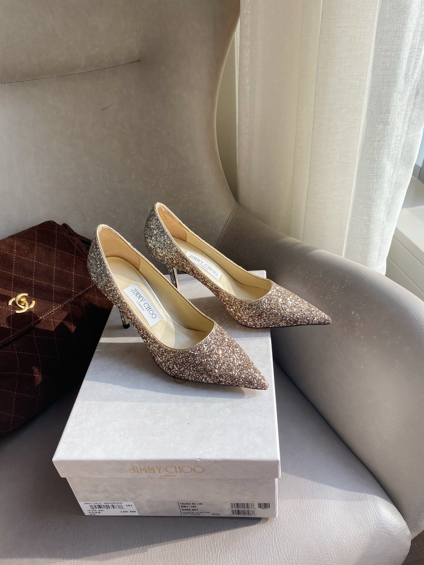 Jimmy Choo 跟高8.5cm 尖头、浅口、鞋面粗细拼接 鞋面：高密度格丽特 内里：进口全粒面水晶羊皮 大底：真皮大底 跟高： 平底1.0cm 中跟6.5cm 高跟8.5cm /尺寸信息./ SIZE ：35-40