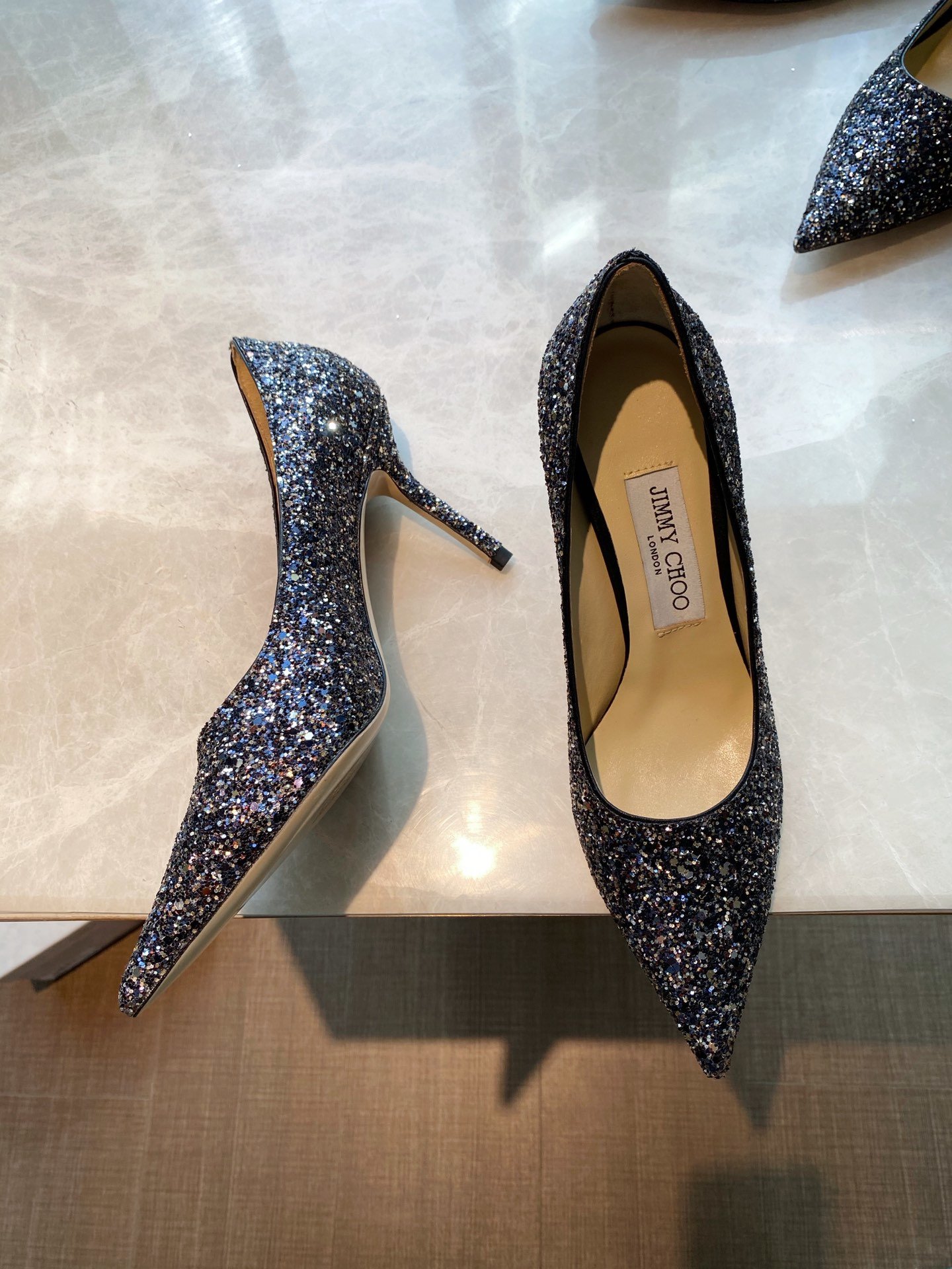 Jimmy Choo 跟高8.5cm 尖头、浅口、鞋面粗细拼接 鞋面：高密度格丽特 内里：进口全粒面水晶羊皮 大底：真皮大底 跟高： 平底1.0cm 中跟6.5cm 高跟8.5cm /尺寸信息./ SIZE ：35-40