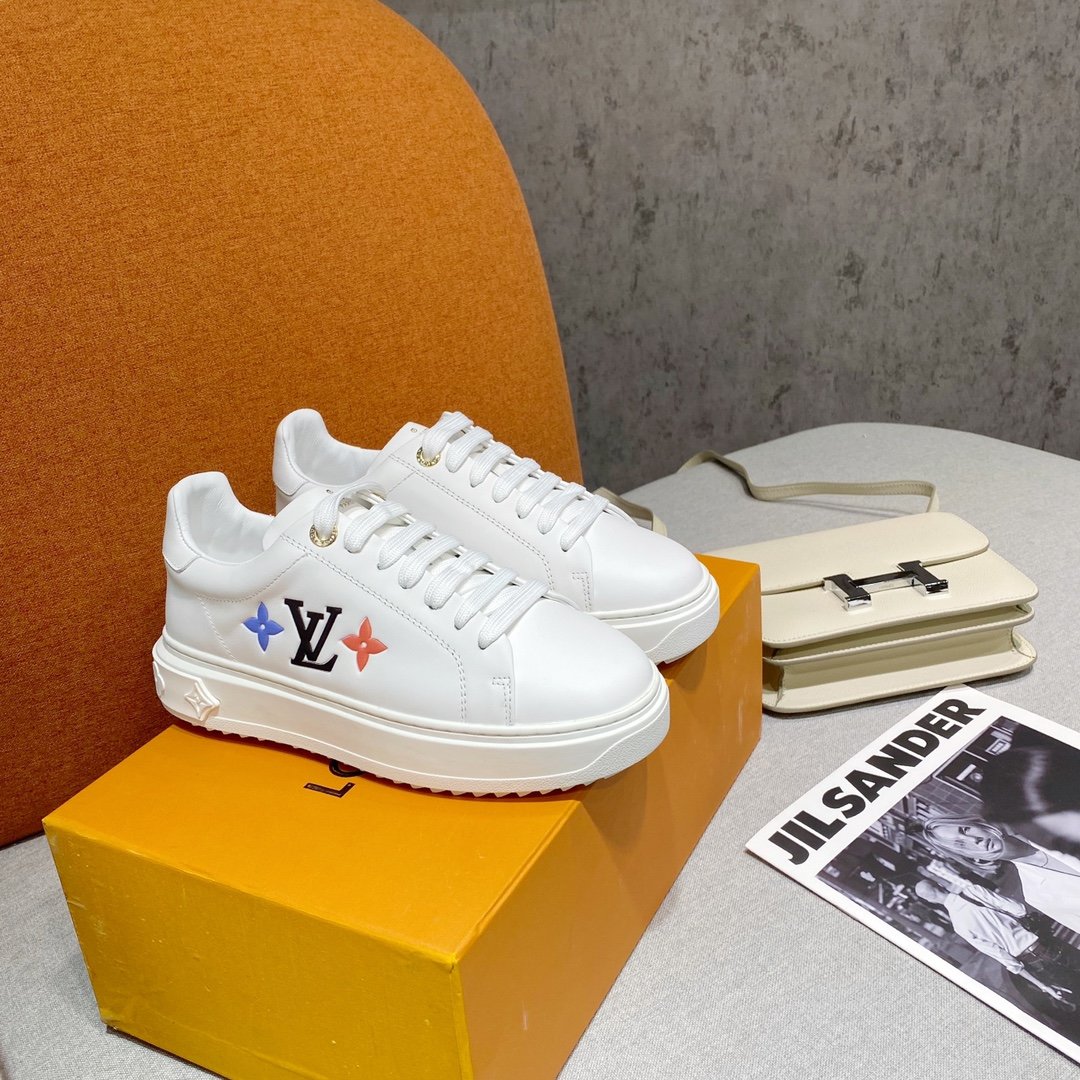 LV frontrow sneaker 选取背部小牛皮做内里， 因为背部纹路细，做成的内里效果更好，久穿不皱裂， 原版橡胶底 码数：35～40