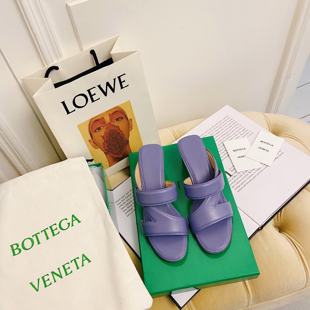 Bottega Veneta 鞋面：原版进口全粒面小牛皮 内里：特定水染头层羊皮，垫脚全粒面小牛皮 大底：原版进口意大利印刷片注塑大底 size: 35-39 平底/中跟6cm