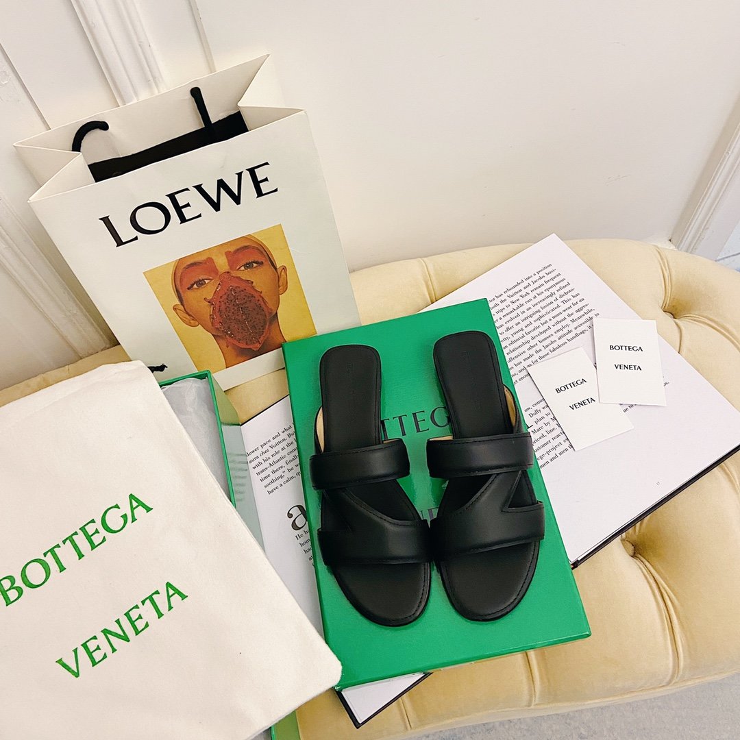 Bottega Veneta 鞋面：原版进口全粒面小牛皮 内里：特定水染头层羊皮，垫脚全粒面小牛皮 大底：原版进口意大利印刷片注塑大底 size: 35-39 平底/中跟6cm