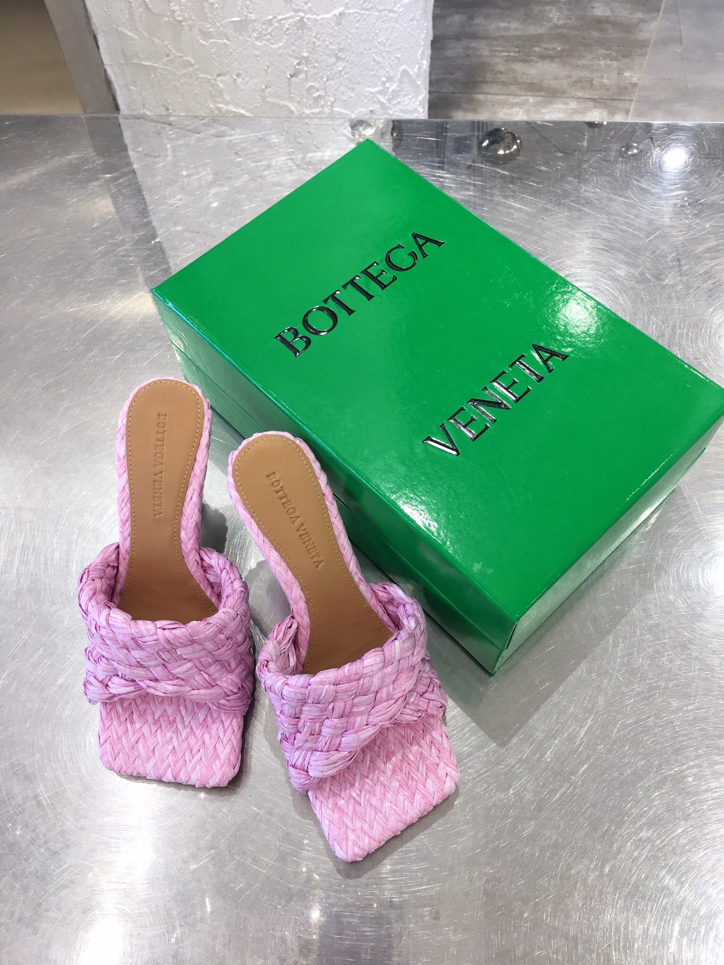 Bottega Veneta 最新编织款式 垫脚羊皮 真皮包跟 真皮注塑大底 码数：35-42 跟高：9CM