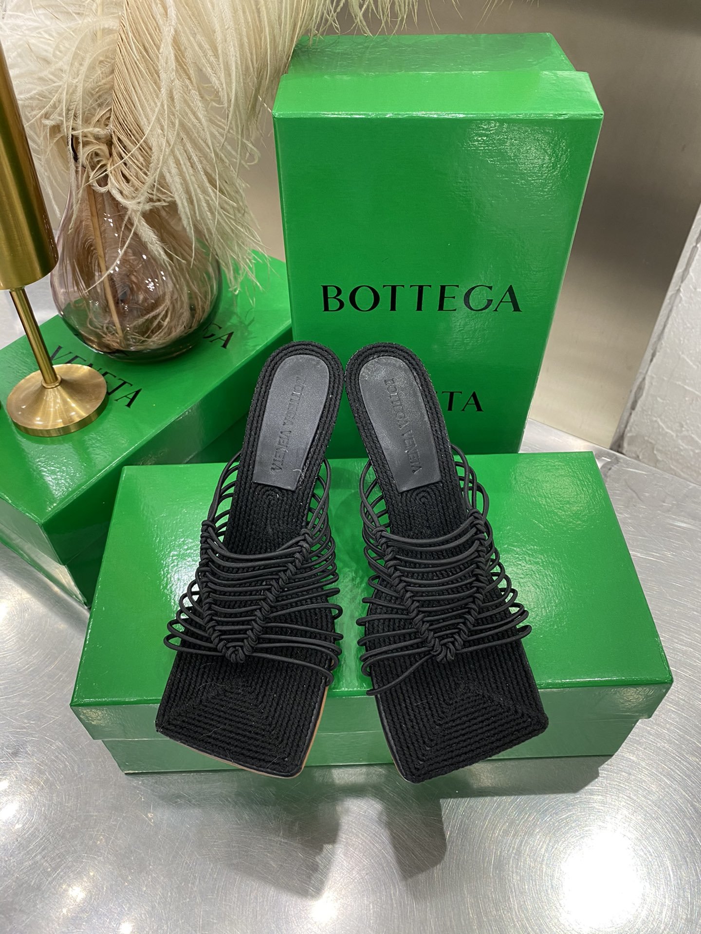 Bottega Veneta 非常别致的一款 SERETCH 凉鞋！ size 35-43