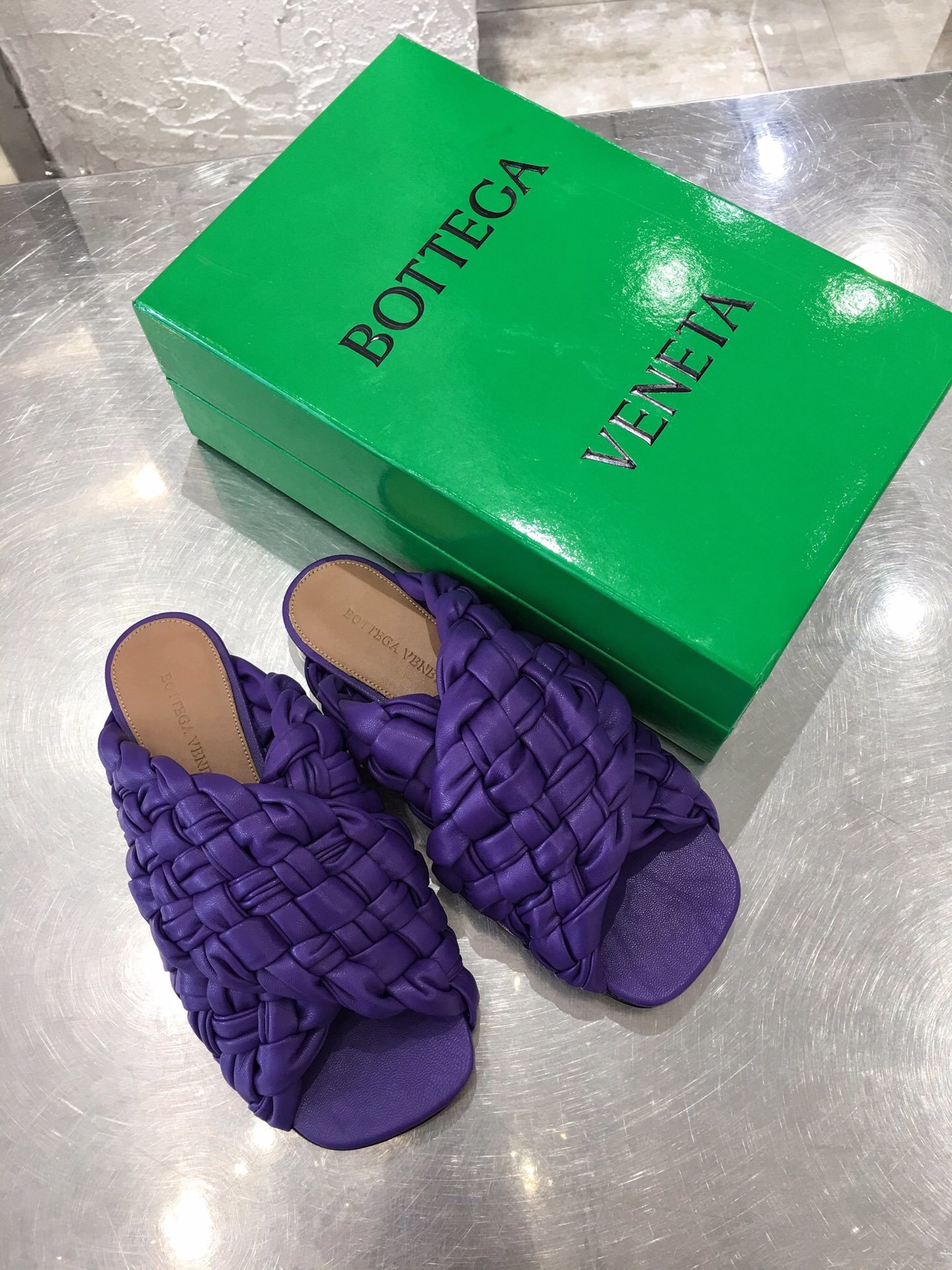 Bottega Veneta 纯手工双重编织工艺 双面都做到了精致平整 定染小羊皮 真皮大底 码数：35-41