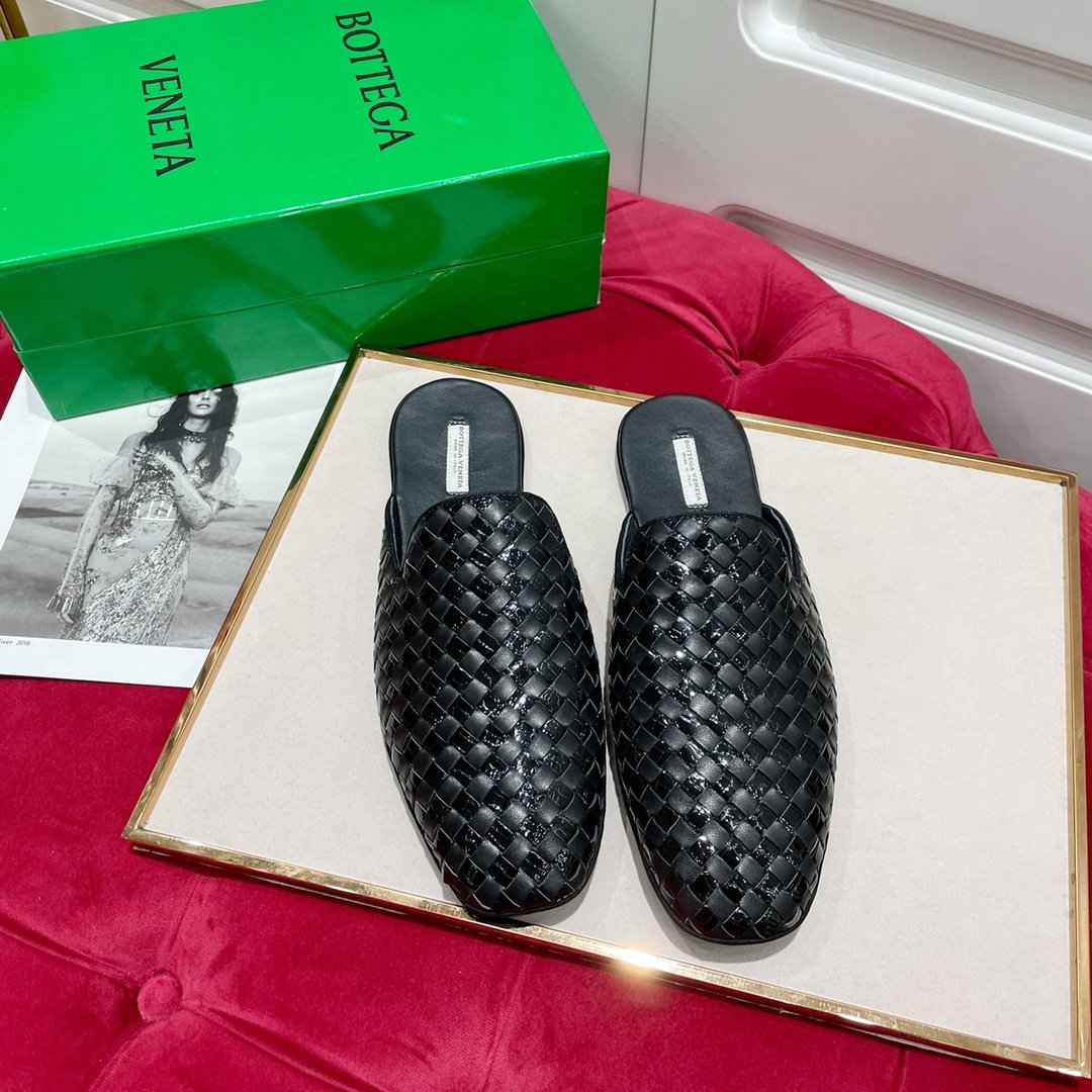 Bottega Veneta 标志性intrecciato编织羊京材质 圆头设计 全手工编织鞋面 羊皮垫脚 耐磨钻石纹大底，底厚4CM Wowen Size35-40 Man size39-44