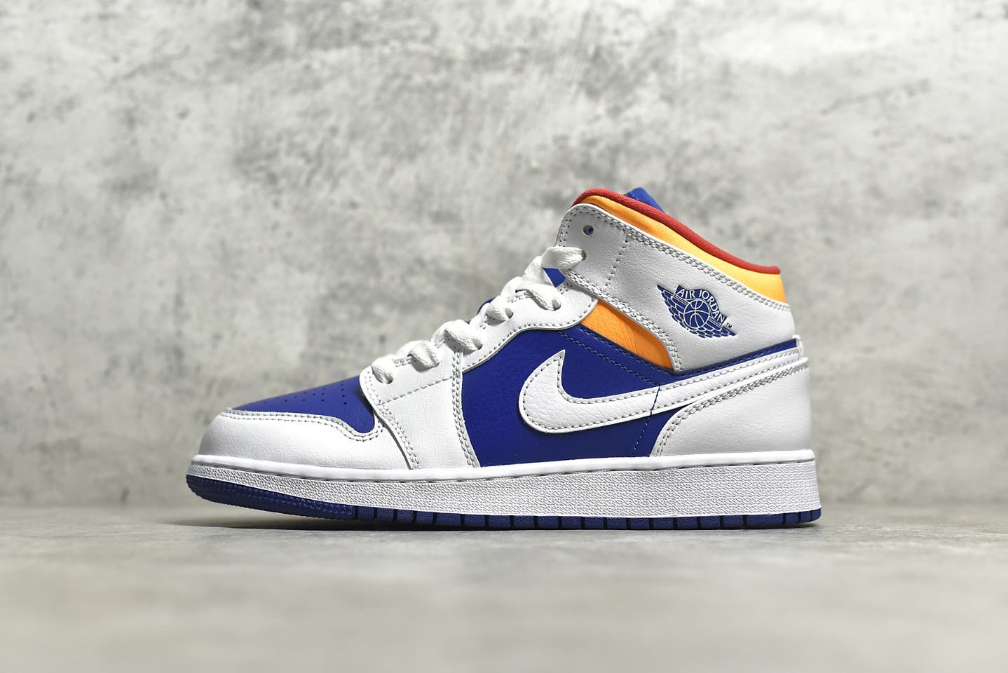 【情侣款】 市面唯一纯原级别 Air Jordan 1 MiD 白蓝橙 尺码 36 36.5 37.5 38 38.5 39 40 40.5 41 42 42.5 43 44 44.5 45 46