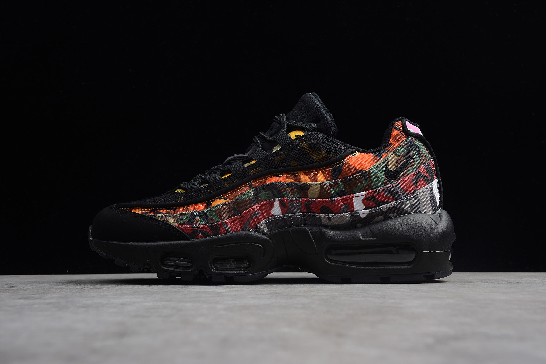 【情侣款】纯原版本--Nike Air Max 95 黑涂鸦 ！ 尺码 : 36 36.5 37.5 38 38.5 39 40 40.5 41 42 42.5 43 44 44.5 45