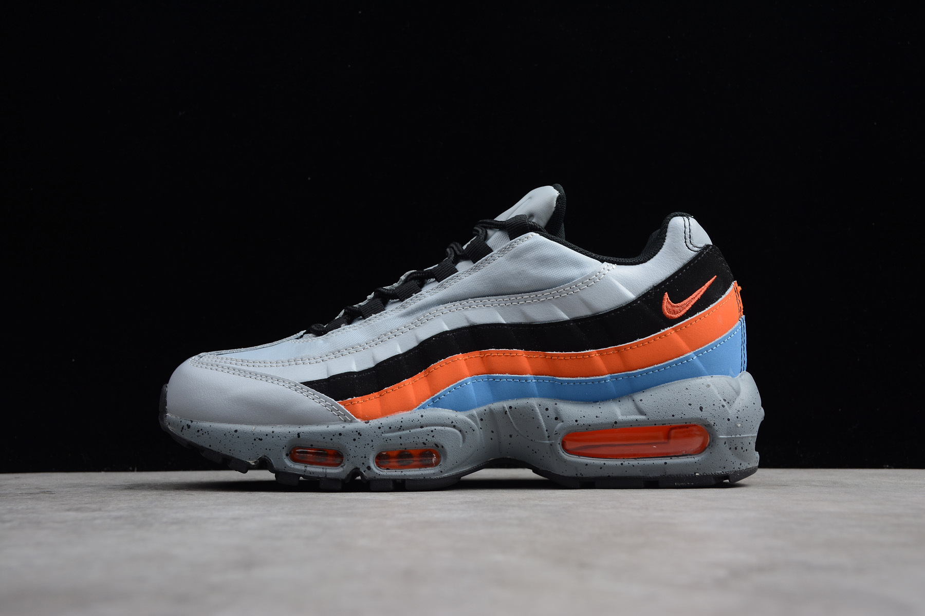 【男码】纯原版本--Nike Air Max 95 灰黄蓝 ！ 尺码 : 40 40.5 41 42 42.5 43 44 44.5 45