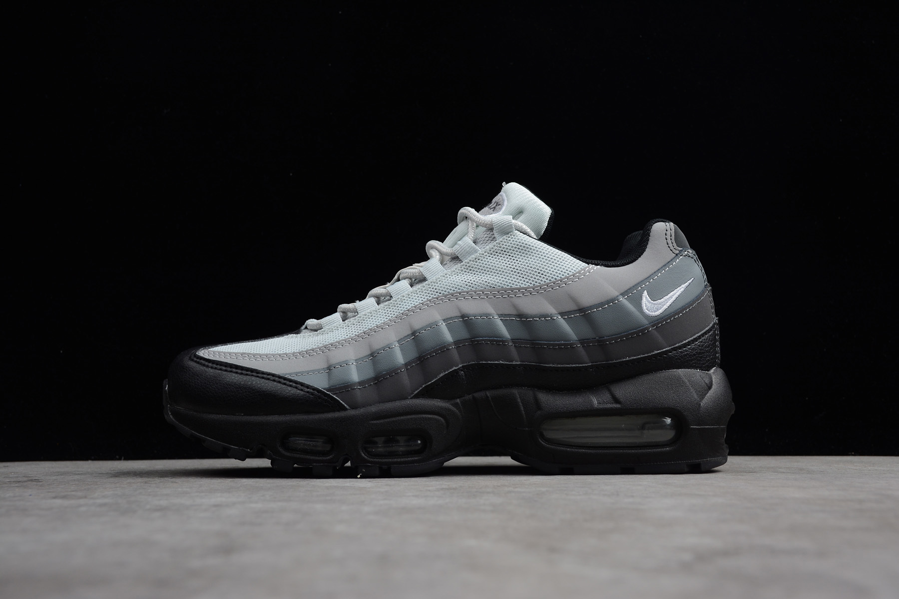 【男码】纯原版本--Nike Air Max 95 灰黑 ！ 尺码 : 39 40 40.5 41 42 42.5 43 44 44.5 45