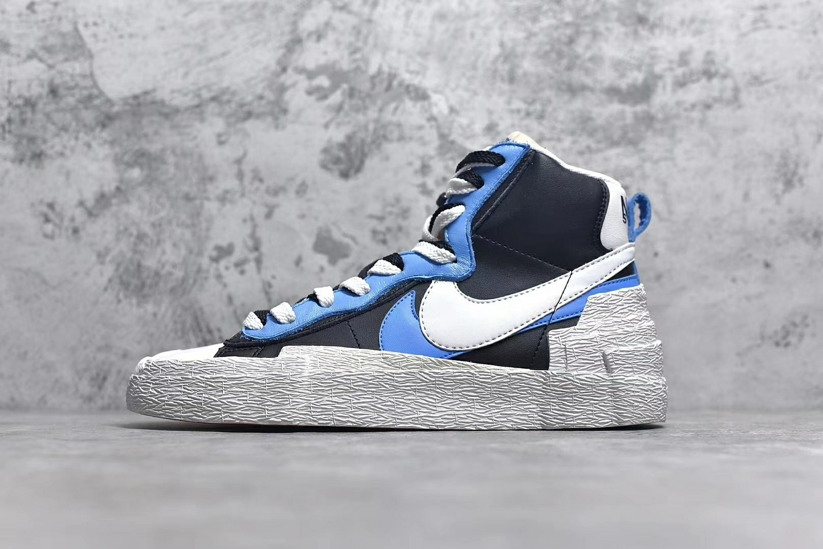 【情侣款】纯原版本--Sacai x Nike Blazer Mid 联名走秀款 黑白蓝 尺码 : 36 36.5 37.5 38 38.5 39 40 40.5 41 42 42.5 43 44 44.5 45 46