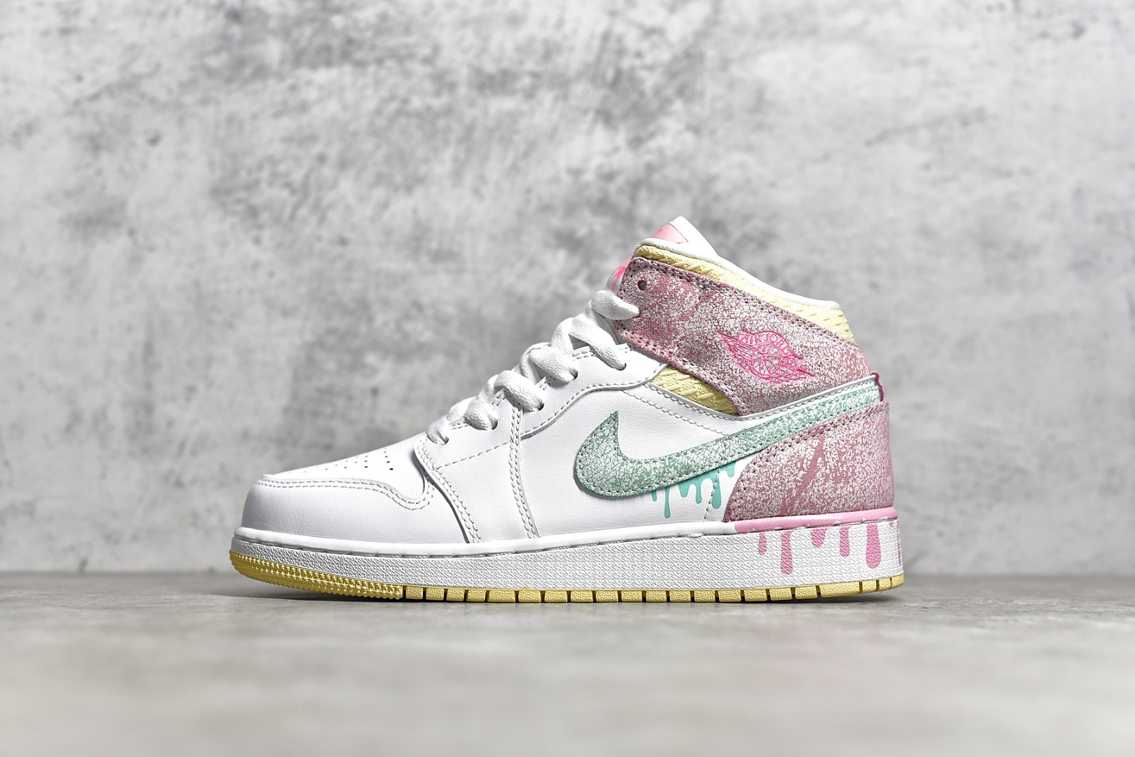 【女款】 市面唯一纯原级别 Air Jordan 1 MiD 白粉 冰淇淋 尺码 35.5 36 36.5 37.5 38 38.5 39