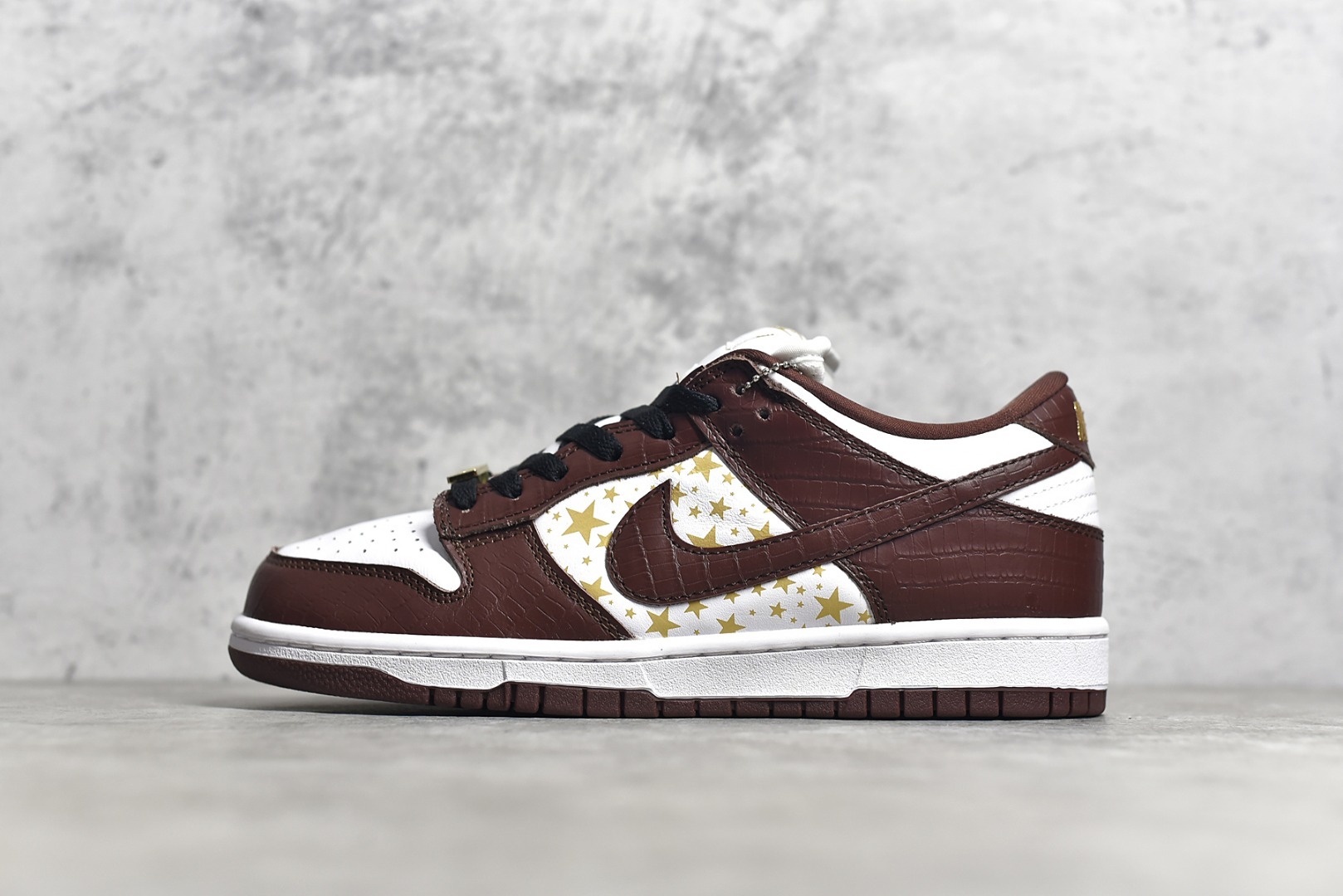 Nike 【情侣款】纯原级别 Sup x NK SB Dunk Low 全新 Sup x Dunk SB 原厂皮料 大厂出品 正确星星皮料 码数：36 36.5 37.5 38 38.5 39 40 40.5 41 42 42.5 43 44 44.5 4