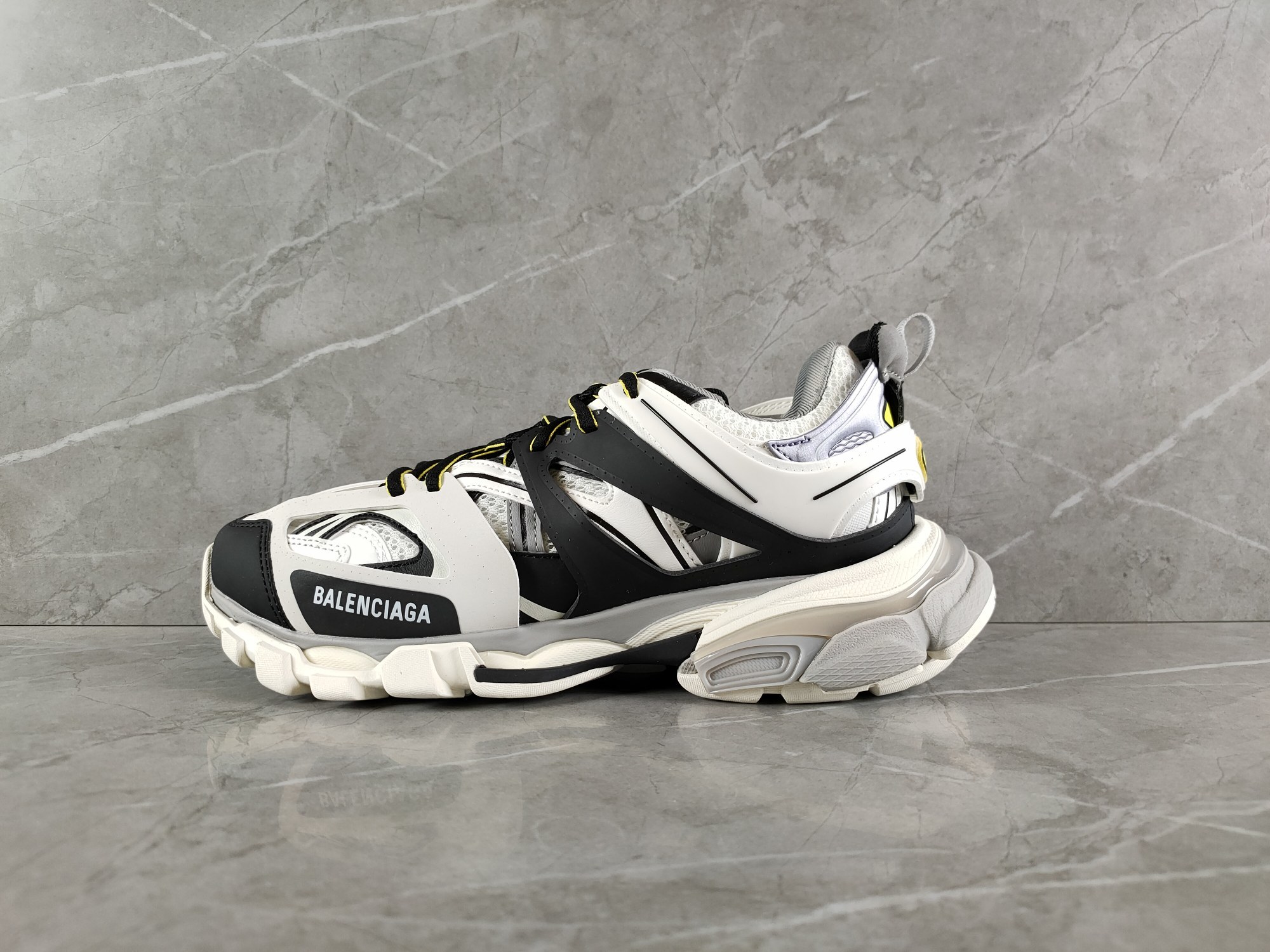 情侣款 balenciaga track 新配色 全部采用原案档原楦数据开发#1:1比克例重 原装全掌级升乳胶鞋垫设计 市面最为正东确莞代工原底部 size 35 36 37 38 39 40 41 42 43 44 45